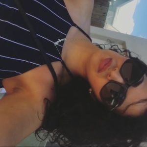 Meet your Posher, Raquel